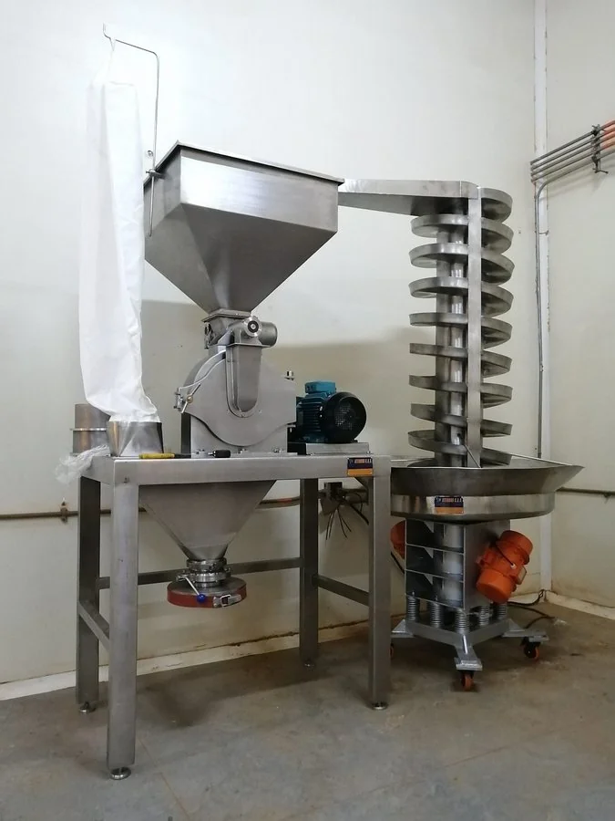 Sistema de molienda con elevador vibratorio en espiral